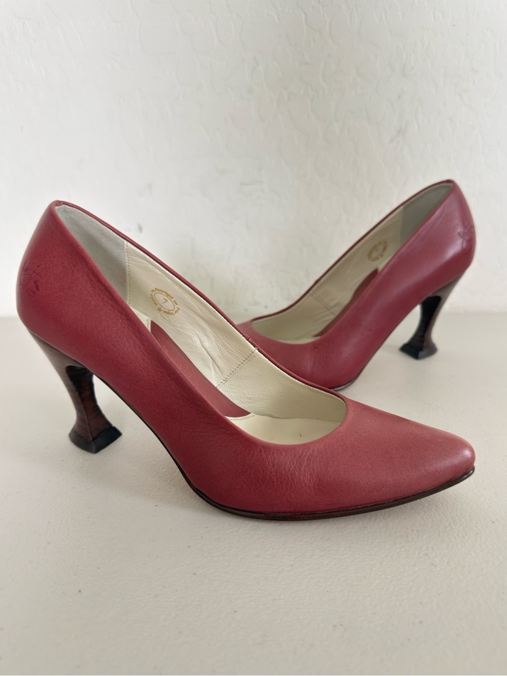 John Fluevog "Ristretto" Red Leather Sculpted Heel Contoured Toe Pumps Size 7